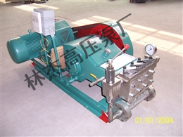 高壓往(wang)複泵廠家告訴您(nín)在泵上設備空氣(qi)室的方法可以來(lai)削減流量和壓力(lì)的脈動